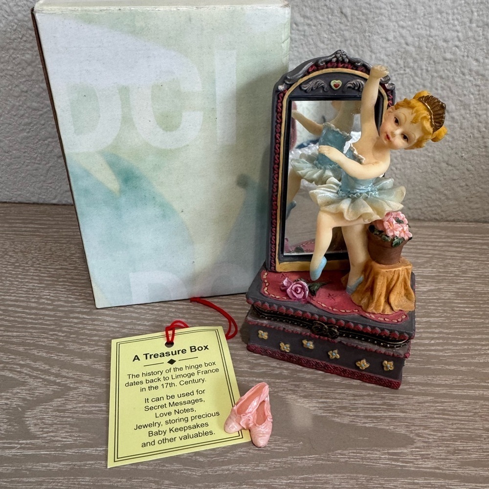 Ballerina dancer In Front Of Mirror ||Trinket Box  -vintage with shoes